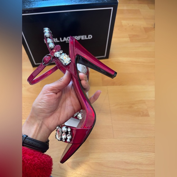 Karl lagerfeld Claude Embellished
Sandal NWT - Picture 13 of 15